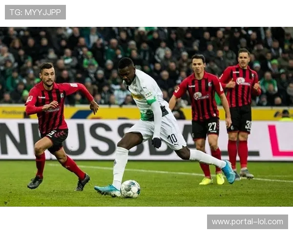 弗赖堡高位逼抢与快速边路推进战术解析 弗赖堡高位逼抢与快速边路推进战术解析